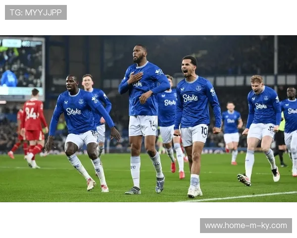 英超中下游球队保级策略分化 主场优势成抢分关键